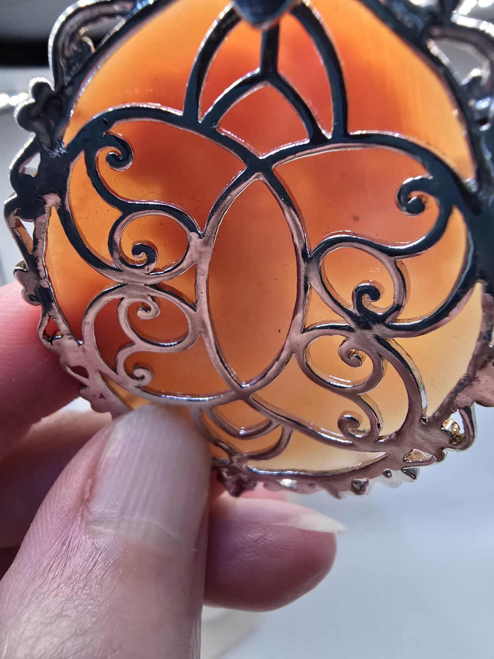 Vintage Style Cameo Pendant Necklace in Cream and Conch Marked 925 - Picture 5 of 6